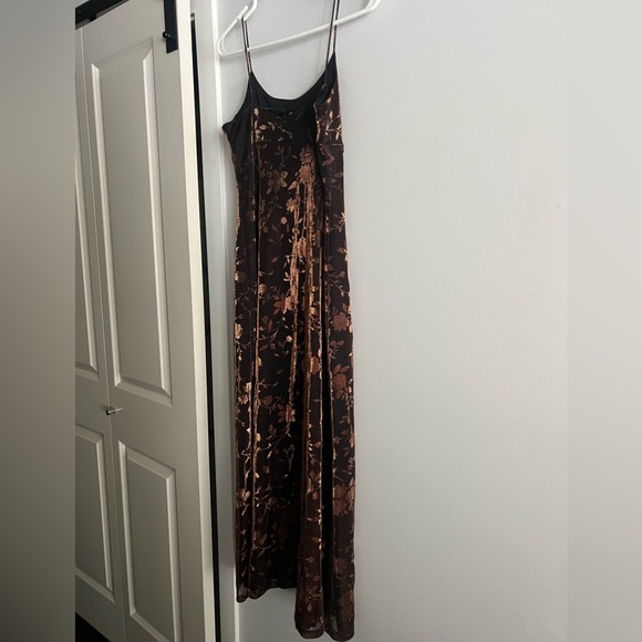 Black/Gold 90’s Minimalist Maxi Dress - Picture 3 of 8